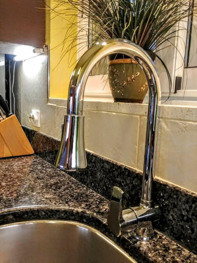 Beautiful 2 Bedroom 2 Bathroom Sea View, Free Parking Дубровник Экстерьер фото